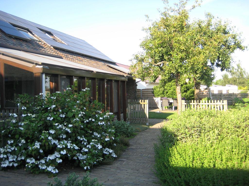 B&B Huize Bex Pelt Bagian luar foto