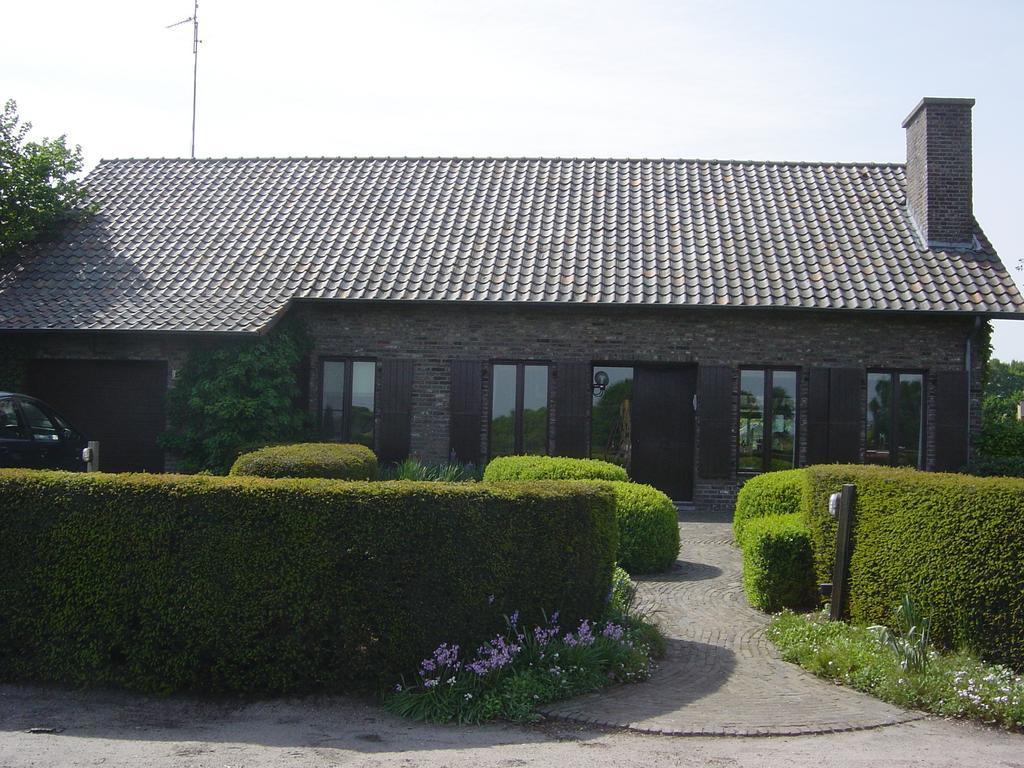 B&B Huize Bex Pelt Bagian luar foto